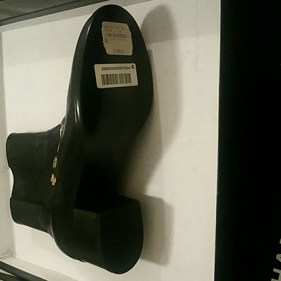 Chanel Boots that are in brand new condition. - Picture 3 of 4